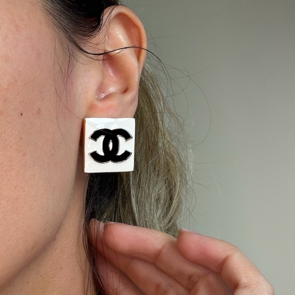 🤍Chanel Vintage CC Square Stud Earrings 🖤 - Picture 8 of 12